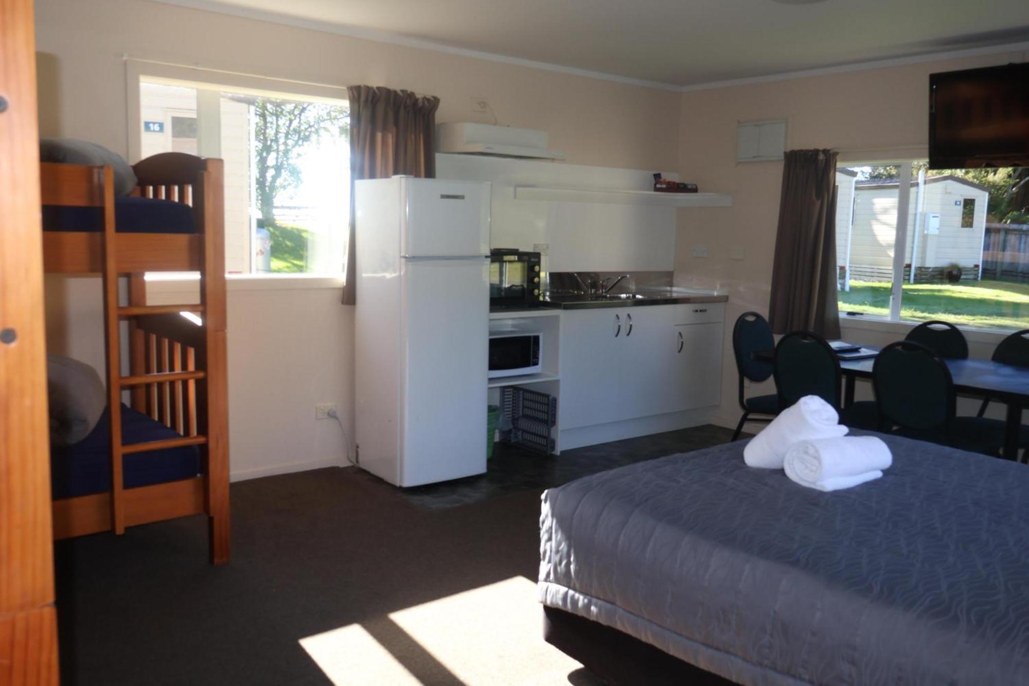 Pohara Beach Top 10 Holiday Park Exterior photo