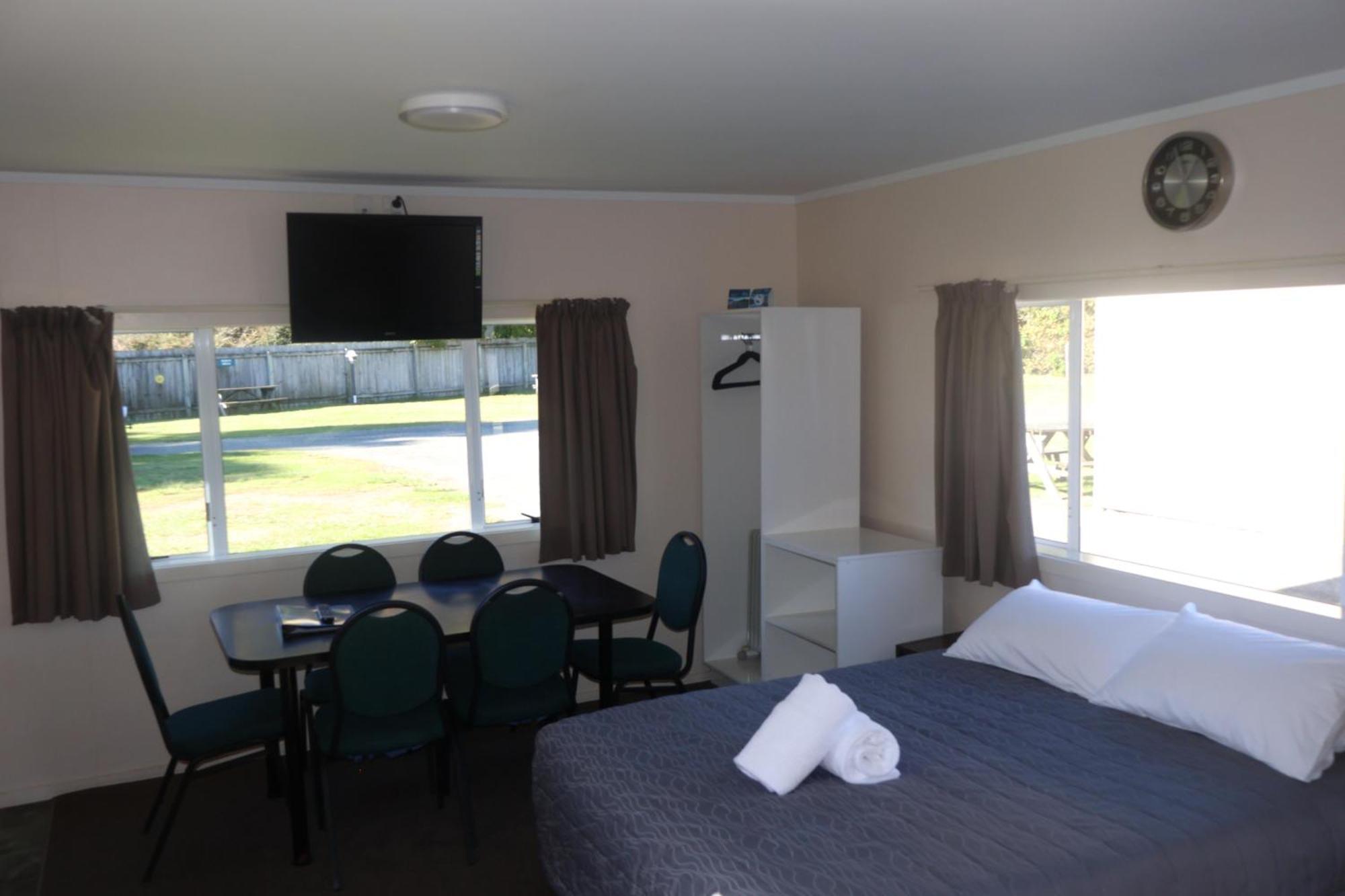 Pohara Beach Top 10 Holiday Park Exterior photo